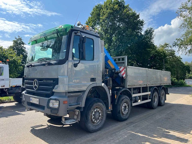 Mercedes-benz actros 4141k 8x6 vrachtwagen met hmf autolaadkraan - afbeelding 1 van  26