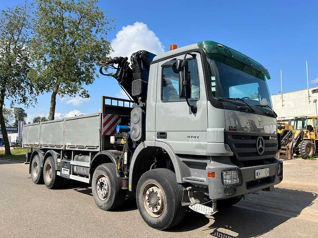 Mercedes-benz actros 4141k 8x6 vrachtwagen met hmf autolaadkraan - afbeelding 2 van  26
