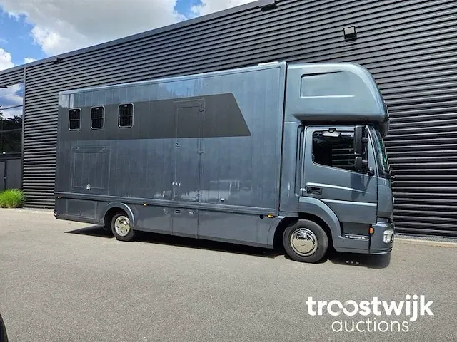 Mercedes-benz atego 3paards paardenvrachtwagen paardentransport met living 83-bfd-2 - afbeelding 1 van  64