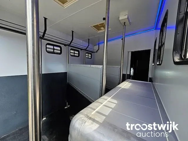 Mercedes-benz atego 3paards paardenvrachtwagen paardentransport met living 83-bfd-2 - afbeelding 16 van  64
