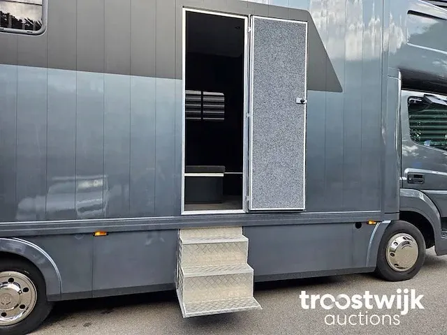 Mercedes-benz atego 3paards paardenvrachtwagen paardentransport met living 83-bfd-2 - afbeelding 24 van  64