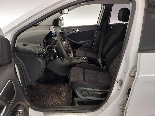 Mercedes-benz b-klasse 220 d ambition , tp-846-d - afbeelding 13 van  17