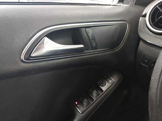 Mercedes-benz b-klasse 220 d ambition , tp-847-d - afbeelding 6 van  18