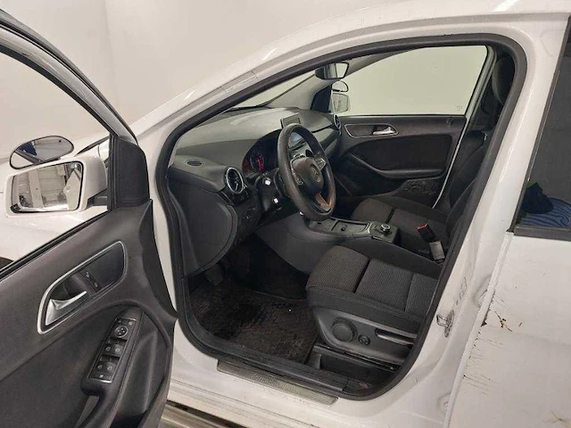 Mercedes-benz b-klasse 220 d ambition , tp-847-d - afbeelding 8 van  18