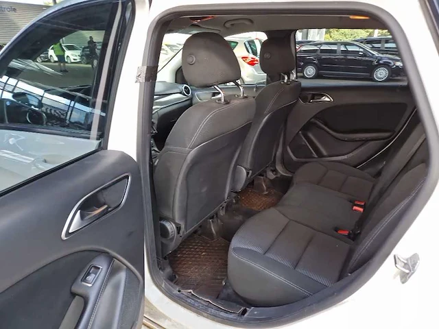 Mercedes benz b-klasse 220 d ambition , zf-527-b - afbeelding 9 van  12