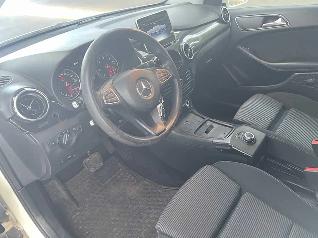 Mercedes-benz b-klasse 220 d ambition , zf-574-b - afbeelding 11 van  15