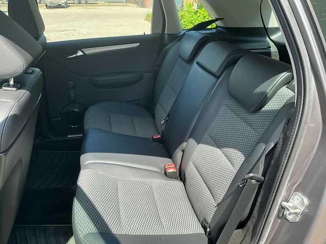 Mercedes-benz b-klasse personenauto - afbeelding 12 van  24