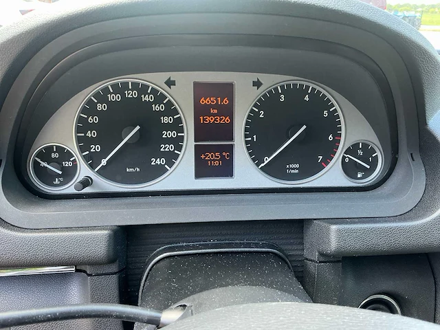 Mercedes-benz b-klasse personenauto - afbeelding 17 van  24