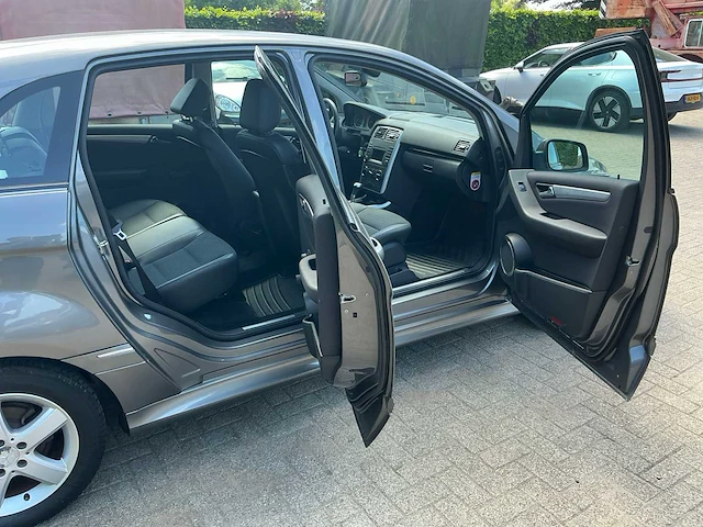 Mercedes-benz b-klasse personenauto - afbeelding 21 van  24