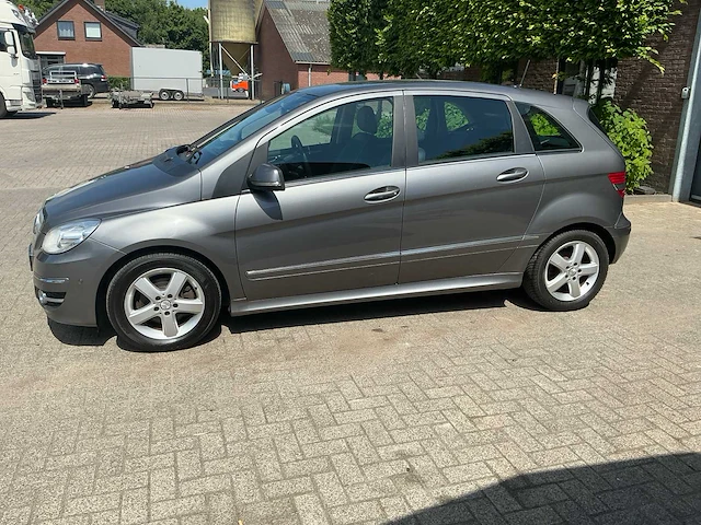 Mercedes-benz b-klasse personenauto - afbeelding 8 van  24