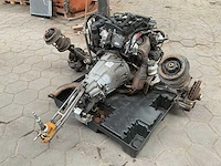 Mercedes benz benzine motor en versnellingsbak - afbeelding 2 van  5