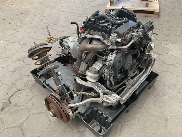 Mercedes benz benzine motor en versnellingsbak - afbeelding 3 van  5