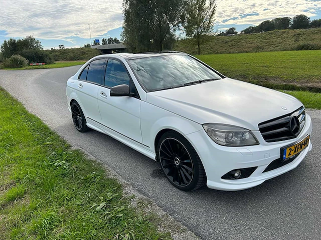 Mercedes-benz c-klasse personenauto - afbeelding 16 van  22