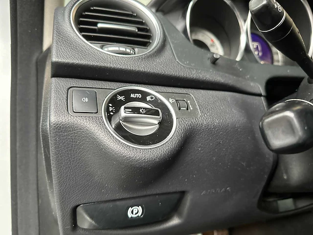 Mercedes-benz c180 cdi business class avantgarde 120pk 2013 c-klasse, 20-zvx-8 - afbeelding 32 van  65