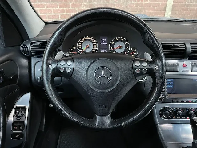 Mercedes-benz c55 amg 5.5 v8 c-klasse 367pk 2006 -youngtimer- - afbeelding 27 van  61