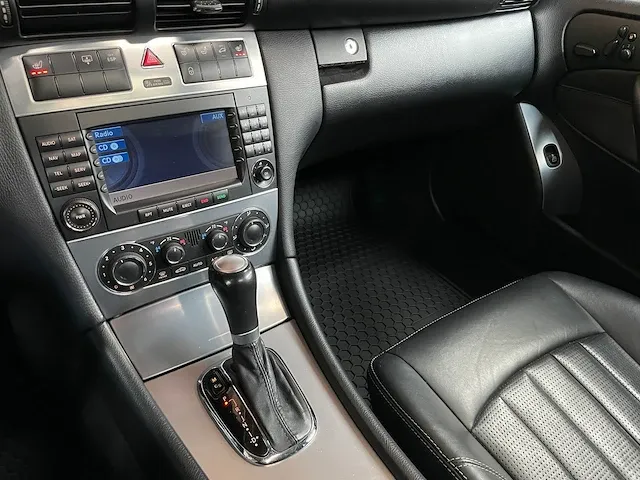 Mercedes-benz c55 amg 5.5 v8 c-klasse 367pk 2006 -youngtimer- - afbeelding 33 van  61