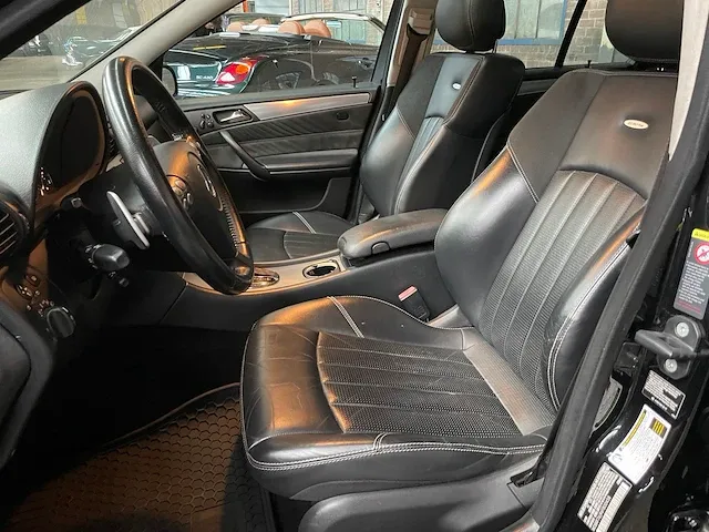Mercedes-benz c55 amg 5.5 v8 c-klasse 367pk 2006 -youngtimer- - afbeelding 46 van  61