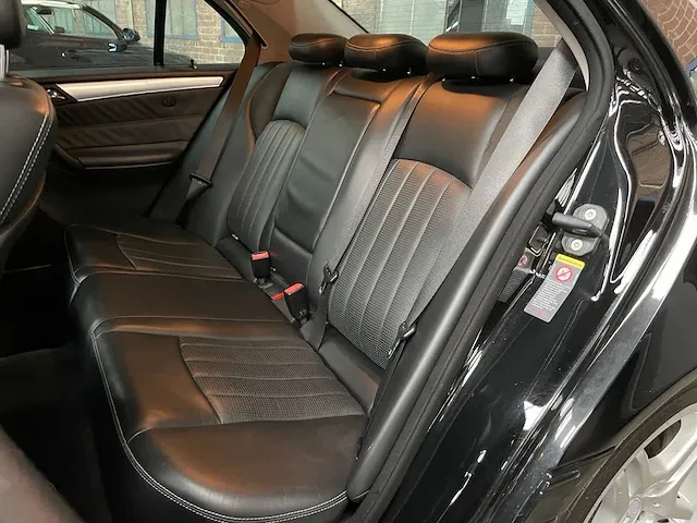 Mercedes-benz c55 amg 5.5 v8 c-klasse 367pk 2006 -youngtimer- - afbeelding 47 van  61