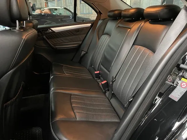 Mercedes-benz c55 amg 5.5 v8 c-klasse 367pk 2006 -youngtimer- - afbeelding 48 van  61