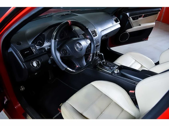 Mercedes-benz c63 amg sedan 6,3l v8 - 2009 - afbeelding 43 van  73