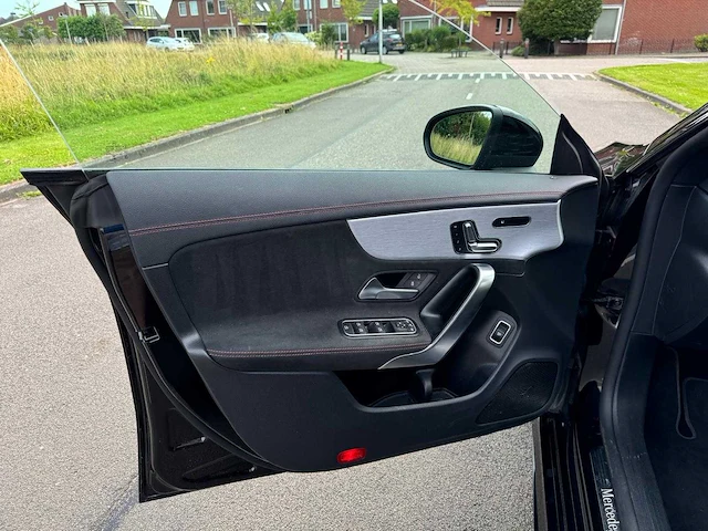 Mercedes-benz cla-klasse 180 amg business solution pano full options 1e eigenaar k-647-rg! - afbeelding 4 van  35