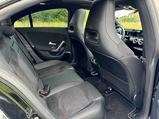 Mercedes-benz cla-klasse 180 amg business solution pano full options 1e eigenaar k-647-rg! - afbeelding 10 van  35