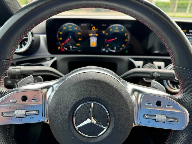 Mercedes-benz cla-klasse 180 amg business solution pano full options 1e eigenaar k-647-rg! - afbeelding 13 van  35