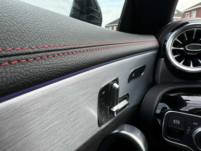 Mercedes-benz cla-klasse 180 amg business solution pano full options 1e eigenaar k-647-rg! - afbeelding 18 van  35