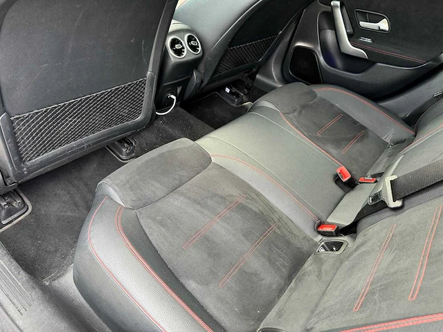 Mercedes-benz cla-klasse 180 amg business solution pano full options 1e eigenaar k-647-rg! - afbeelding 20 van  35