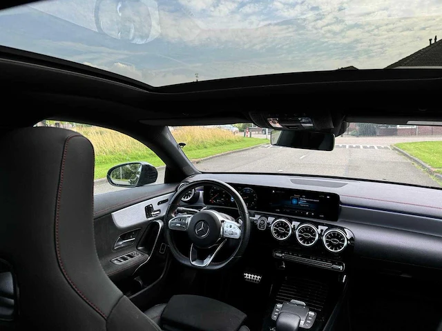Mercedes-benz cla-klasse 180 amg business solution pano full options 1e eigenaar k-647-rg! - afbeelding 24 van  35