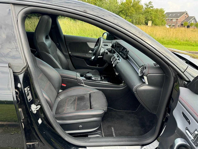 Mercedes-benz cla-klasse 180 amg business solution pano full options 1e eigenaar k-647-rg! - afbeelding 25 van  35