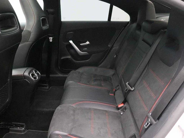 Mercedes-benz cla-klasse 180 business solution amg | zj-296-k - afbeelding 8 van  19