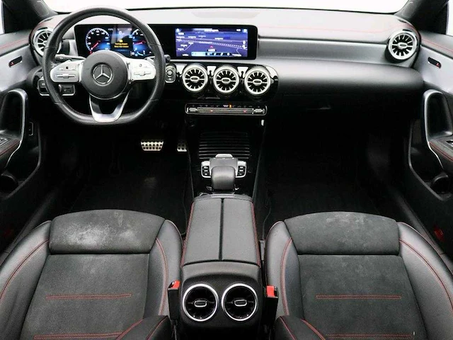 Mercedes-benz cla-klasse 180 business solution amg | zj-296-k - afbeelding 16 van  19