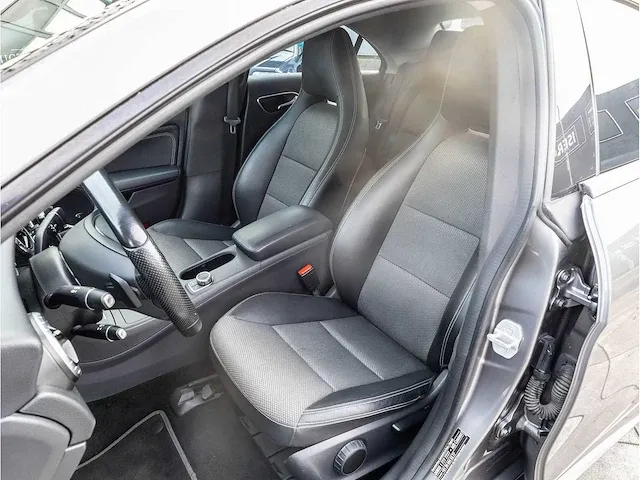Mercedes-benz cla-klasse 180 cdi lease edition automaat 2015 amg pakket half leer xenon getint glas, 7-zng-26 - afbeelding 4 van  25