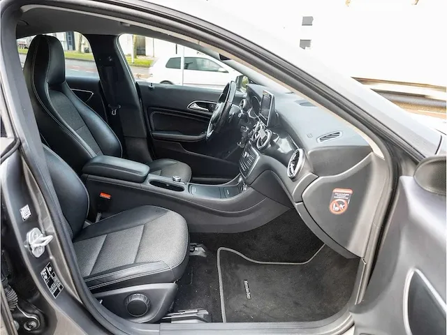 Mercedes-benz cla-klasse 180 cdi lease edition automaat 2015 amg pakket half leer xenon getint glas, 7-zng-26 - afbeelding 13 van  25