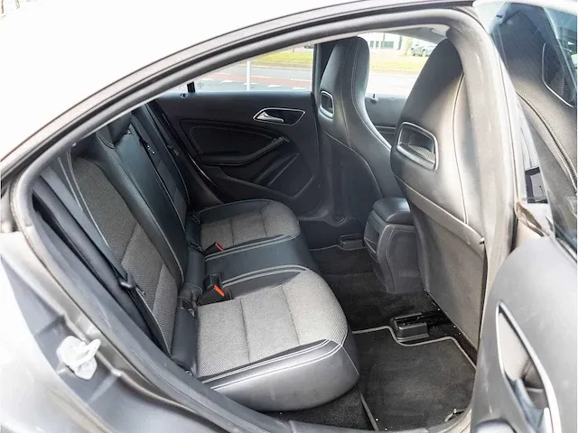 Mercedes-benz cla-klasse 180 cdi lease edition automaat 2015 amg pakket half leer xenon getint glas, 7-zng-26 - afbeelding 14 van  25
