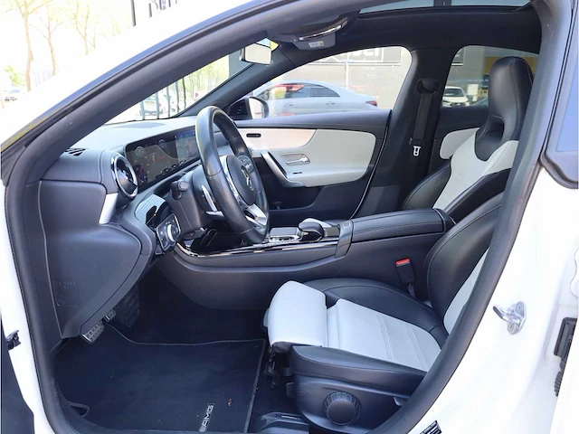 Mercedes-benz cla-klasse 180 d premium plus automaat 2019, gvt-84-p - afbeelding 4 van  38