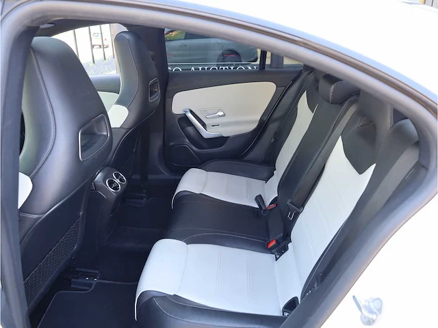 Mercedes-benz cla-klasse 180 d premium plus automaat 2019, gvt-84-p - afbeelding 25 van  38