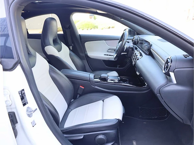 Mercedes-benz cla-klasse 180 d premium plus automaat 2019, gvt-84-p - afbeelding 27 van  38