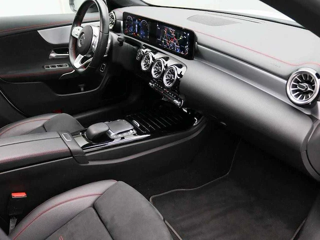 Mercedes-benz cla-klasse shooting brake 250 e business solution amg limited - 2020 | k-831-hv - afbeelding 15 van  17