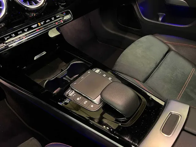 Mercedes-benz cla180 amg business solution 136pk 2020 orig-nl cla-klasse, h-085-fv - afbeelding 26 van  64