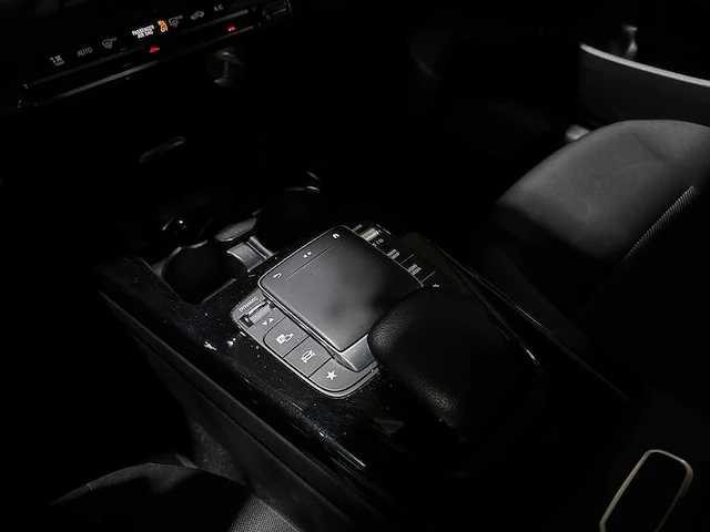 Mercedes-benz cla200 d advantage cla-klasse shooting brake 150pk 2021 (origineel-nl), k-136-hk - afbeelding 21 van  44