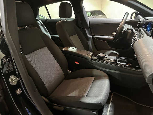Mercedes-benz cla200 d advantage cla-klasse shooting brake 150pk 2021 (origineel-nl), k-136-hk - afbeelding 36 van  44