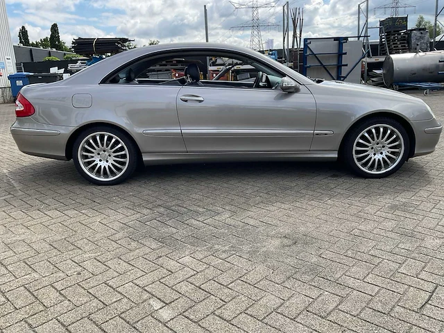 Mercedes-benz clk-klasse coupé personenauto - afbeelding 16 van  21