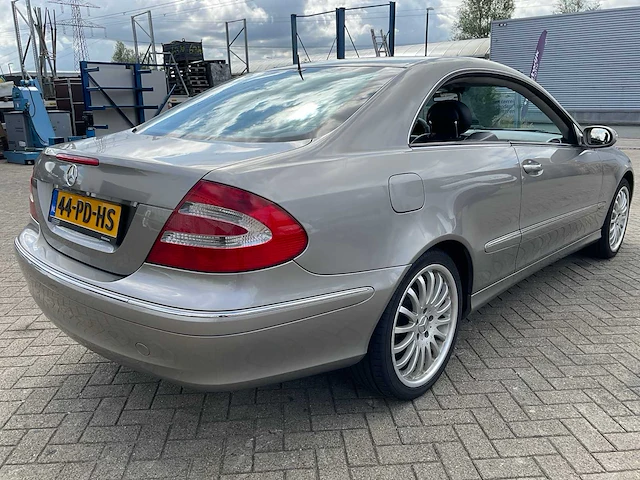 Mercedes-benz clk-klasse coupé personenauto - afbeelding 17 van  21