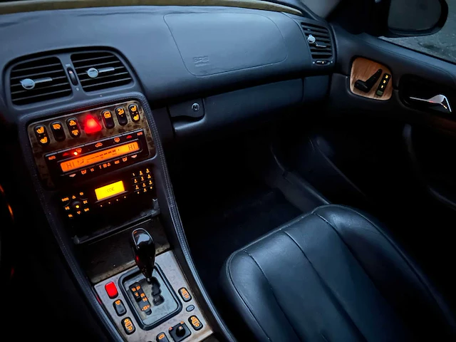 Mercedes-benz clk55 amg cabriolet 5.4 v8 367pk 2002 clk-klasse youngtimer - afbeelding 16 van  34