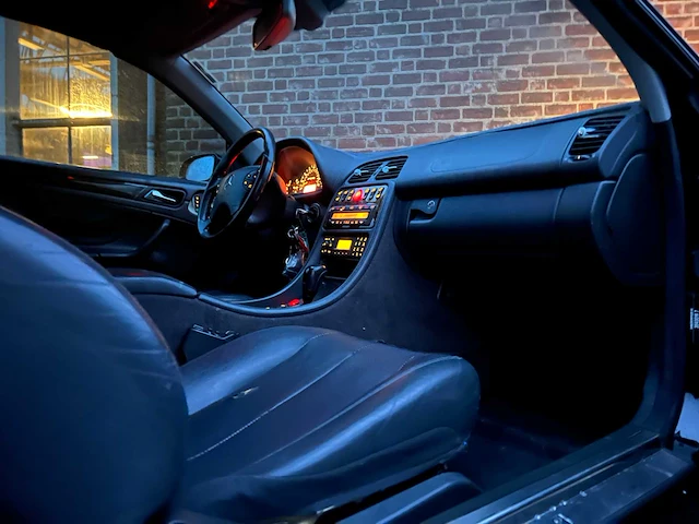 Mercedes-benz clk55 amg cabriolet 5.4 v8 367pk 2002 clk-klasse youngtimer - afbeelding 19 van  34