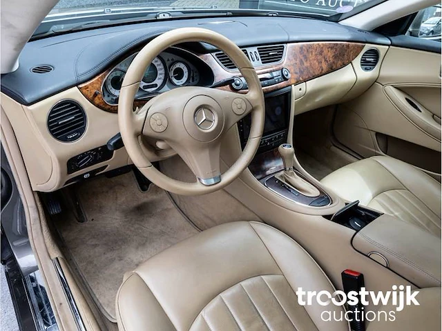 Mercedes-benz cls-klasse 300 automaat 2009 vol leer navigatie stoelverwarming parkeersensoren, s-495-gt - afbeelding 2 van  26