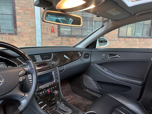 Mercedes-benz cls500 5.0 v8 306pk 2005 cls-klasse youngtimer - afbeelding 13 van  43