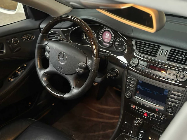 Mercedes-benz cls500 5.0 v8 306pk 2005 cls-klasse youngtimer - afbeelding 30 van  43